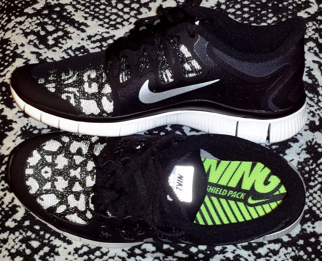 nike free run shield men's