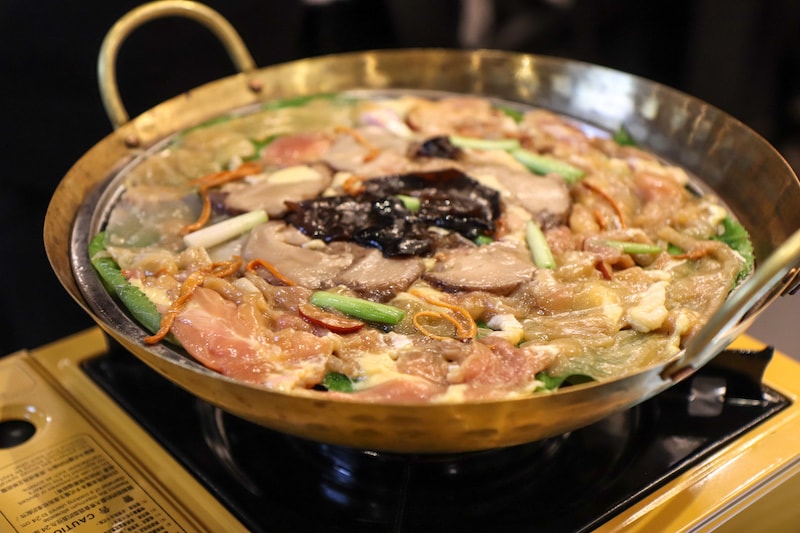Ding's Club Hong Kong - Copper Pot Chicken with Black Fungus - Photo by Indulgent Eats