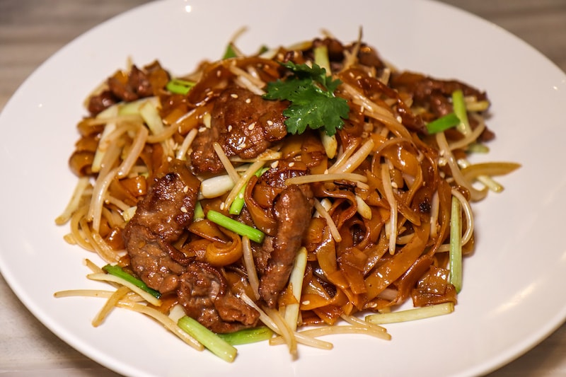 Ding's Club Hong Kong - Wok Fried Noodles with Sliced Beef - Photo by Indulgent Eats