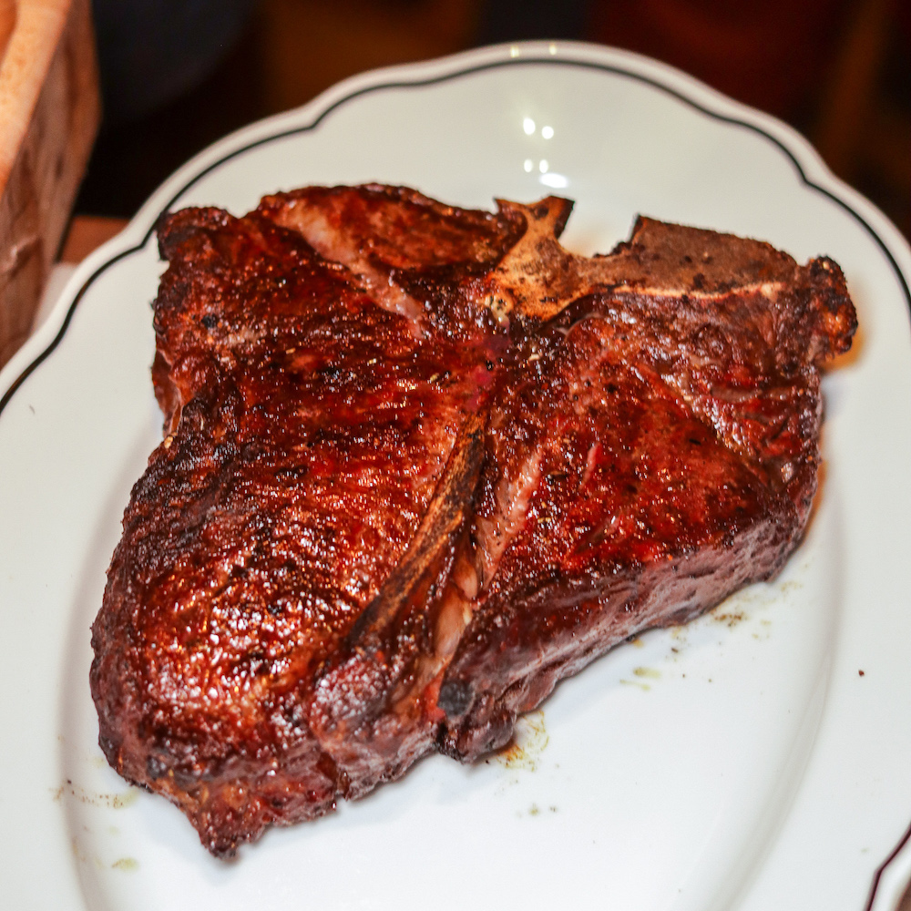 Associazione Chianti Hong Kong Italian Restaurant - Bistecca alla Fiorentina before slicing