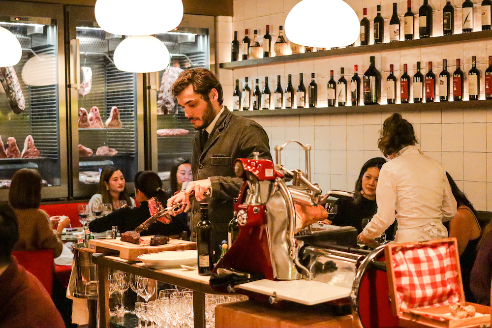 Associazione Chianti Hong Kong Italian Restaurant - Bistecca being Sliced