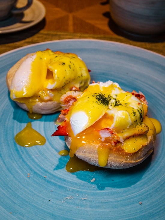 Kerry Hotel Hong Kong Club Breakfast Eggs Benedict Staycation