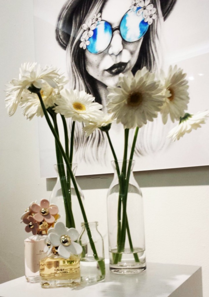 Marc Jacobs Daisy Pop Up Tweet Shop with Artwork