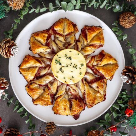 Puff Pastry Snowflake with Camembert Cranberry Bacon - Step 4-min