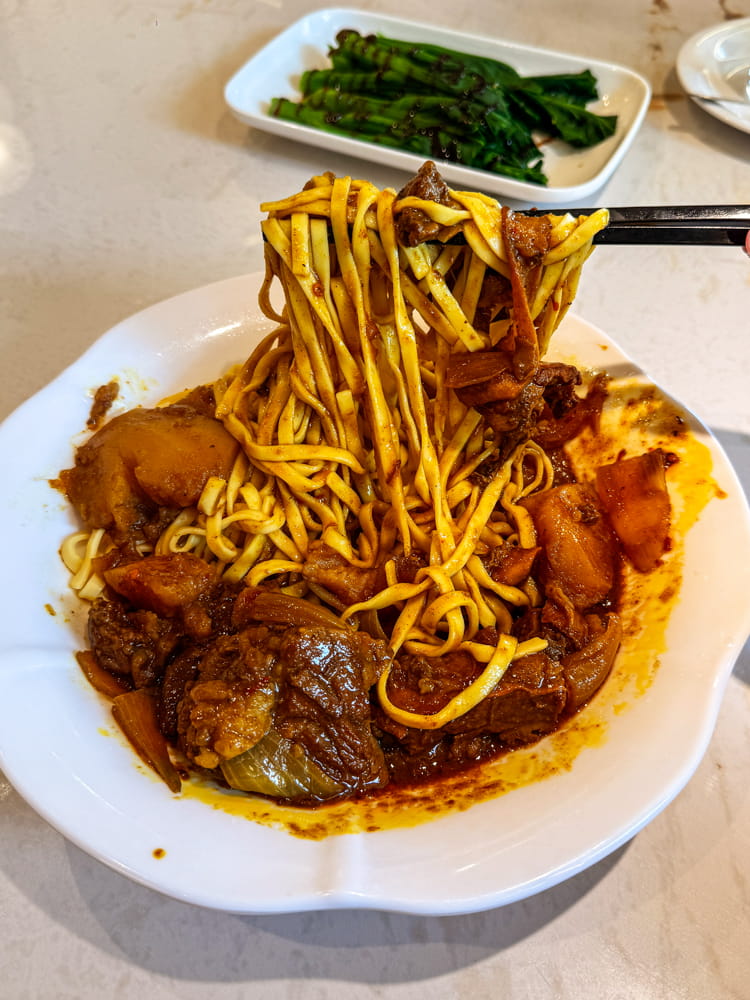 Men Wah Bing Teng Curry Beef E-fu Noodles