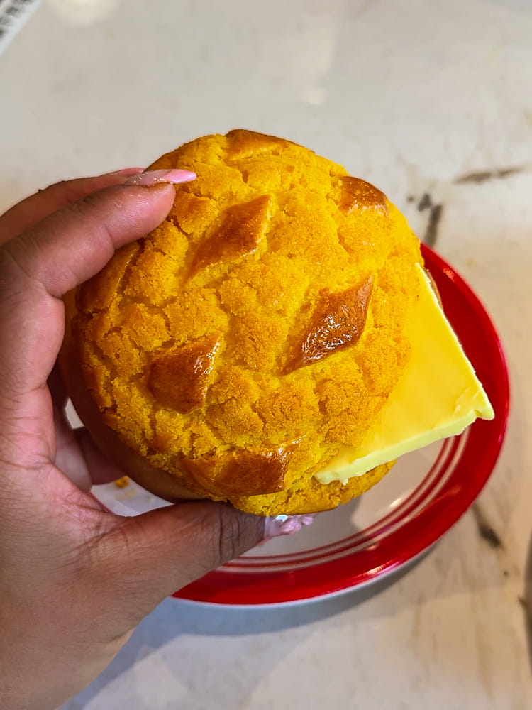 Men Wah Bing Teng Pineapple Bun